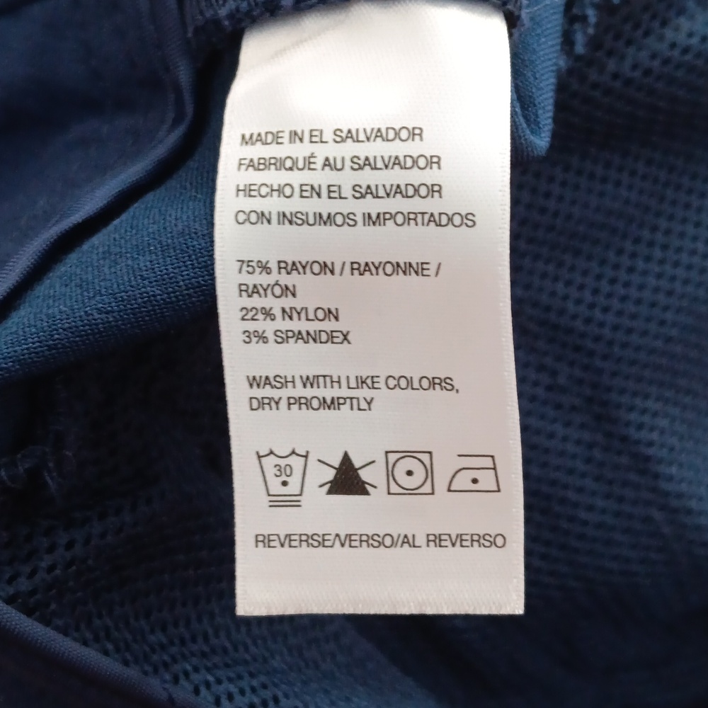 IZOD GOF WOMEN'S SIZE 12 BLUE SHORTS. - Picture 3 of 6